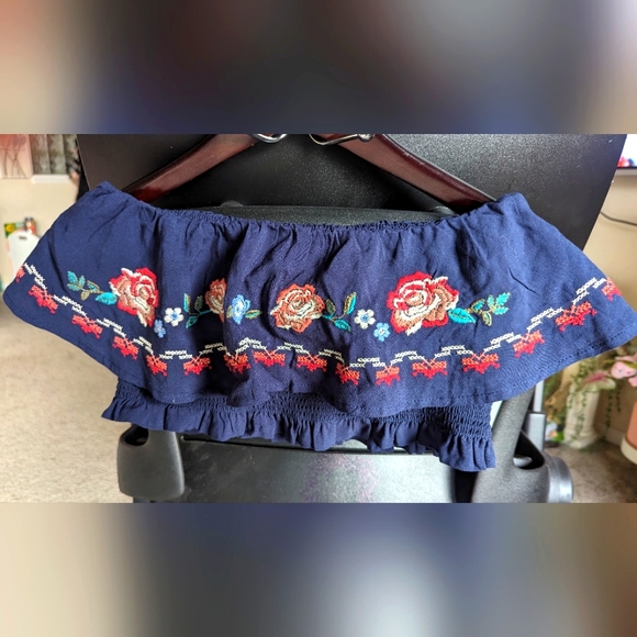 Crop top - Picture 1 of 4